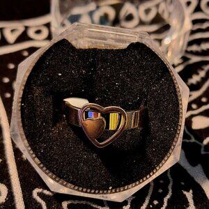 Size 8.5 Women's Dual Tone Heart To Heart Ring